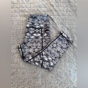 ZYIA Active Leggings size 6-8 (Medium)